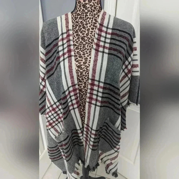Quagga Plaid Print Poncho With Pockets One Size (EUC) - Picture 6 of 14